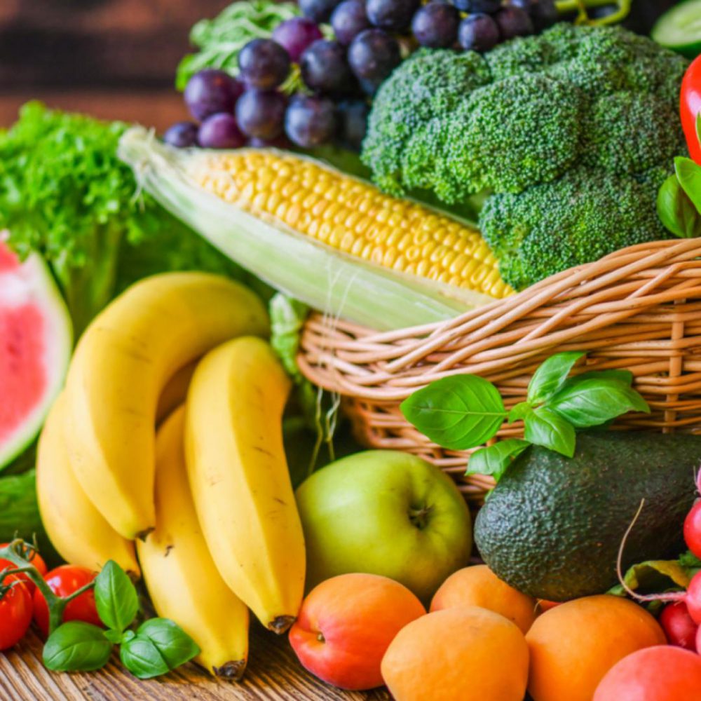 ¿Deberías pelar tus frutas y verduras?
