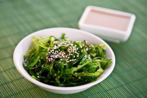 8 Sorprendentes beneficios para la salud del alga Wakame