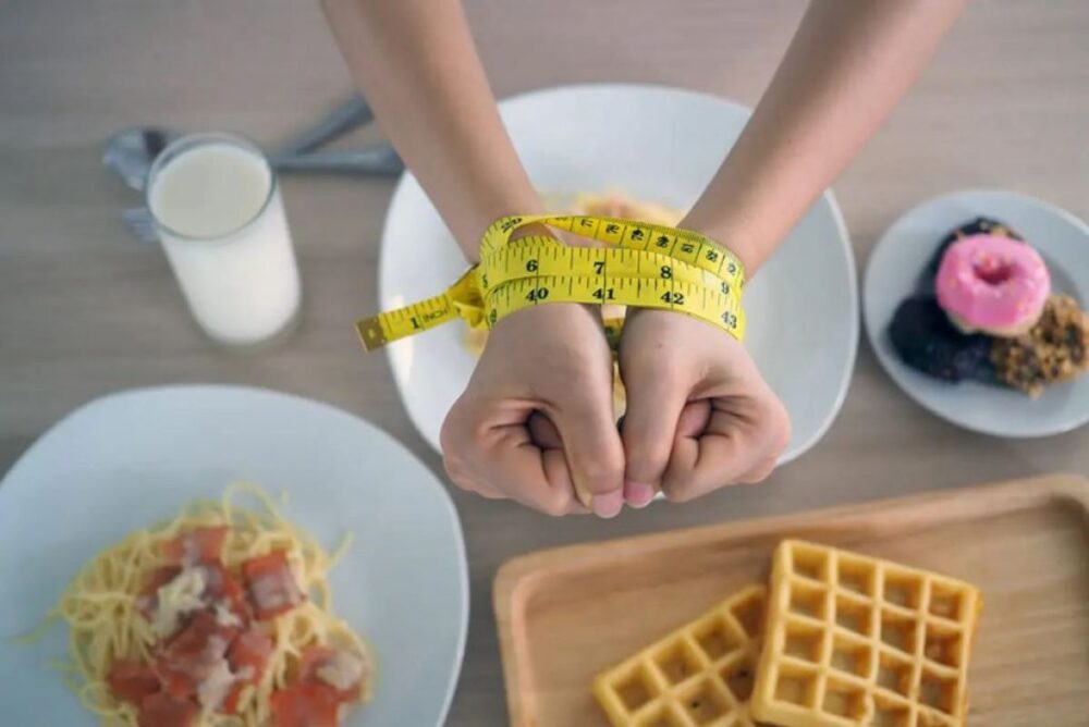 El aumento de peso lleva al hígado graso con la dieta yo-yo