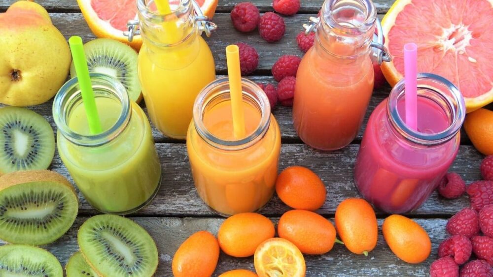 El jugo de frutas es una bebida con alto contenido de azúcar que puede promover la resistencia a la insulina y el aumento de la grasa en la barriga