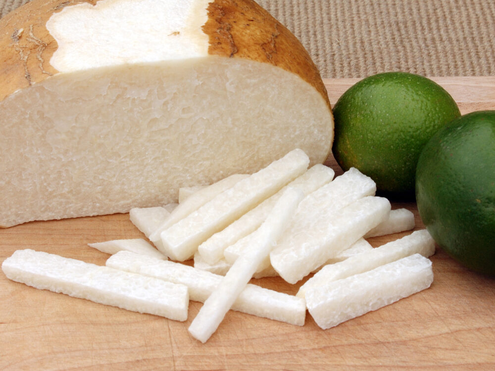 La jícama contiene altas cantidades de fibra dietética y agua