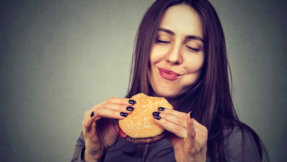 Masticar bien los alimentos ayuda a la digestión