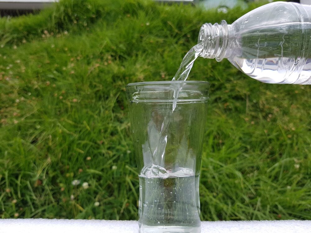 Riesgos potenciales del agua destilada