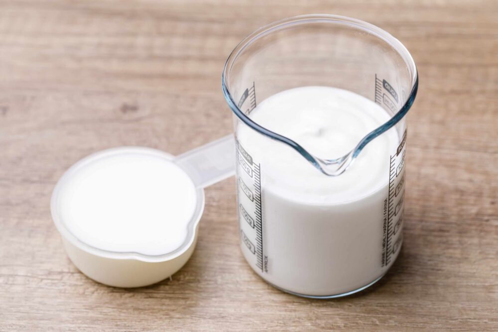 ¿Es el suero de leche bueno para usted? Beneficios, riesgos y sustitutos
