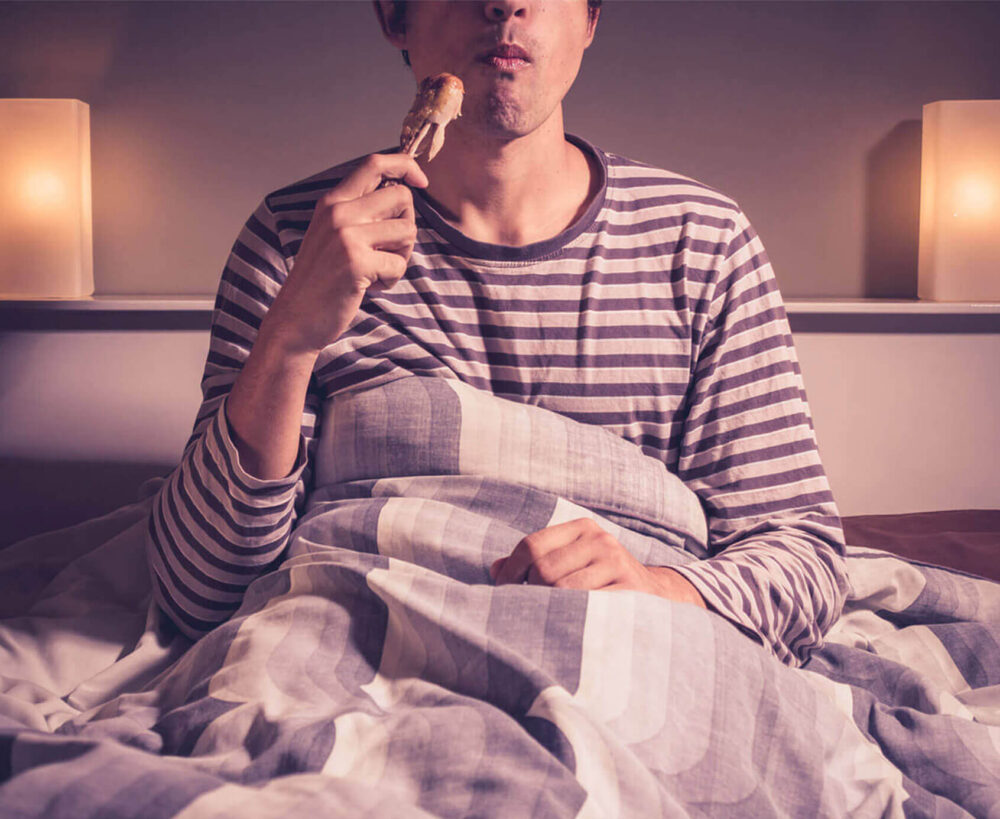 ¿Es malo comer antes de dormir?
